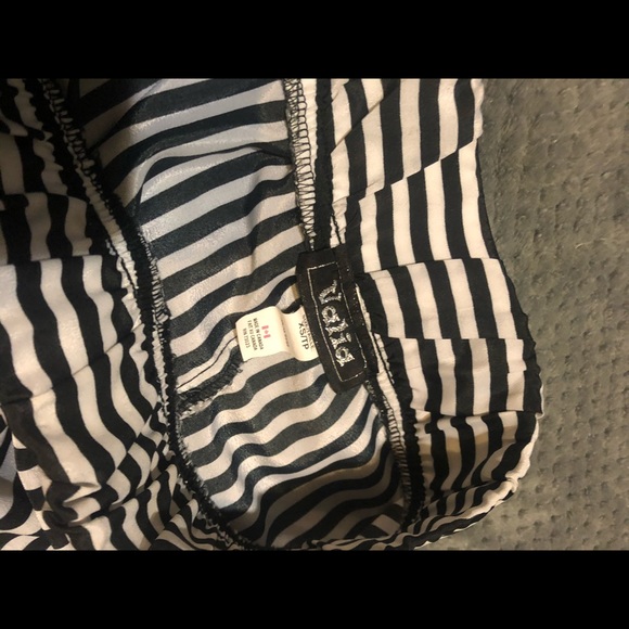 Stripped high split skirt. - Picture 3 of 4